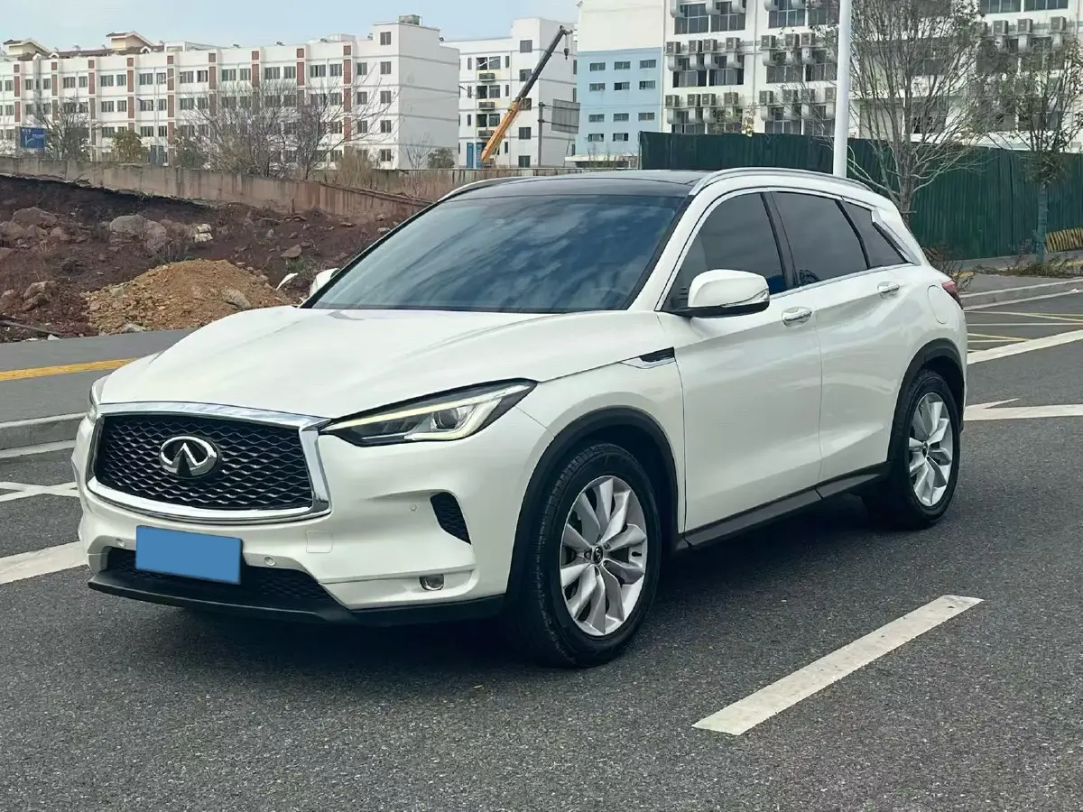 2018 Infiniti QX30 2.0T 211HP L4 7DCT