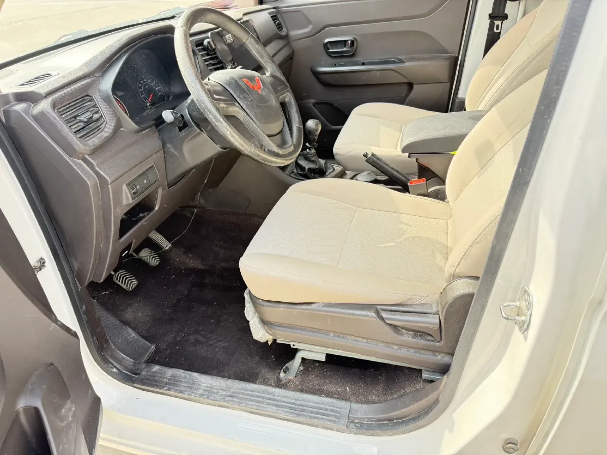 2021 WuLing RongGuang Mini Truck 1.2L 76HP L4 5MT,autocango,china used car exporter,china ev exporter,chinese used car exporter,chinese used ev exporter