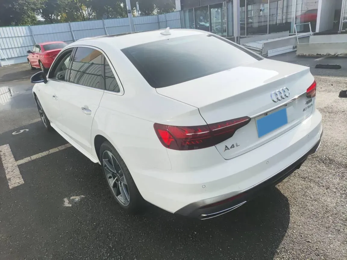 2023 Audi A4L 2.0T 190HP L4 7DCT,autocango,china used car exporter,china ev exporter,chinese used car exporter,chinese used ev exporter