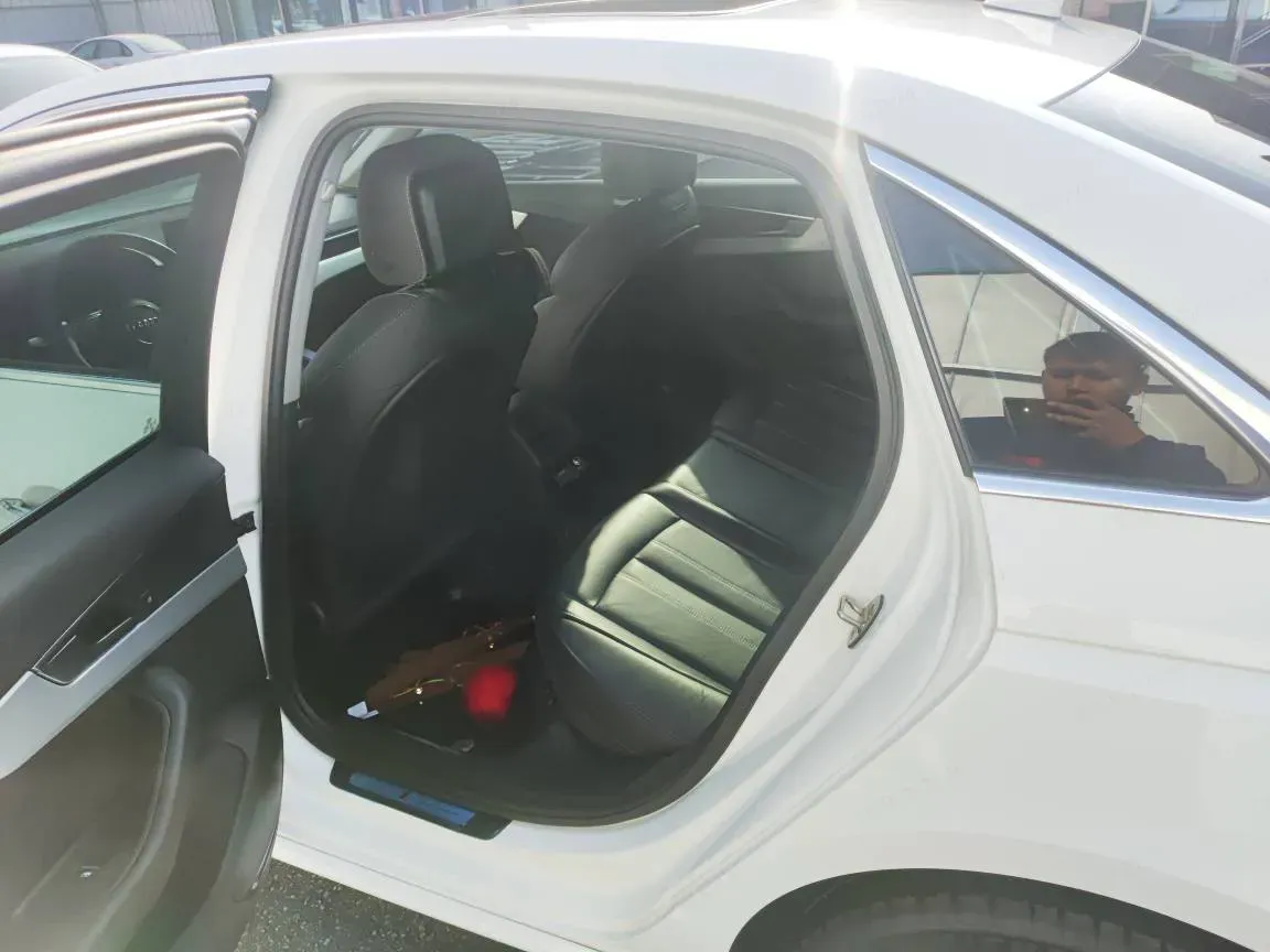 2023 Audi A4L 2.0T 190HP L4 7DCT,autocango,china used car exporter,china ev exporter,chinese used car exporter,chinese used ev exporter