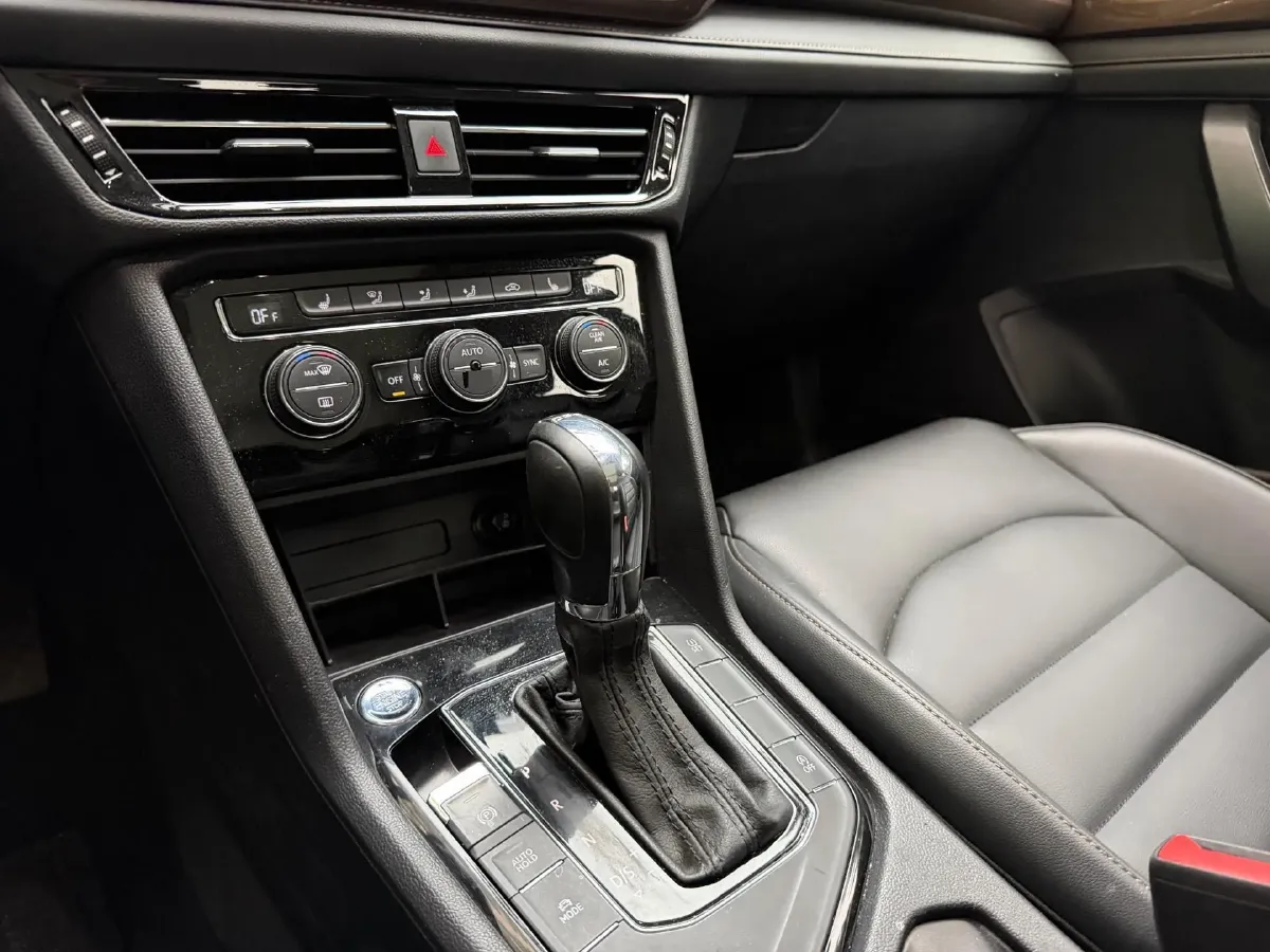 2019 MINI MINI 1.5T 102HP L3 7DCT,autocango,china used car exporter,china ev exporter,chinese used car exporter,chinese used ev exporter