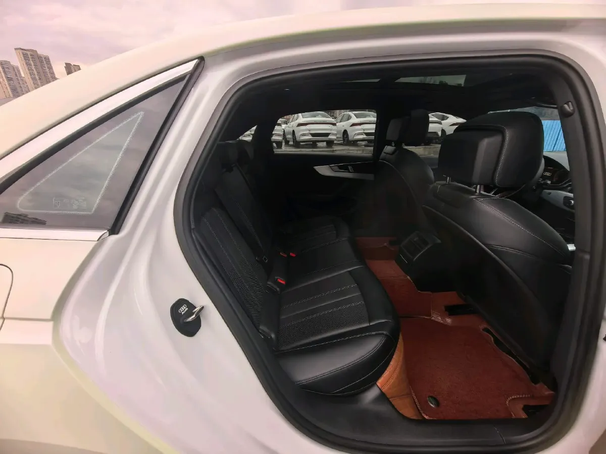 2024 Audi A4L 2.0T 190HP L4 7DCT,autocango,china used car exporter,china ev exporter,chinese used car exporter,chinese used ev exporter