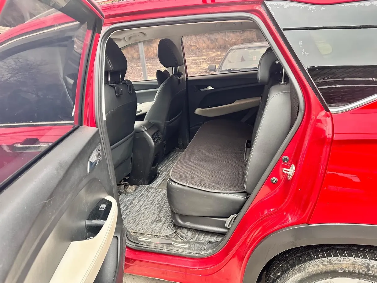 2019 BaoJun 530 1.5T 150HP L4 6MT,autocango,china used car exporter,china ev exporter,chinese used car exporter,chinese used ev exporter