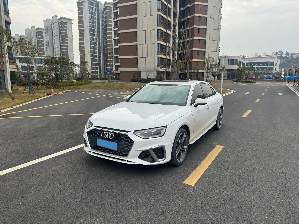 2022 Audi A4L 2.0T 190HP L4 7DCT,autocango,china used car exporter,china ev exporter,chinese used car exporter,chinese used ev exporter
