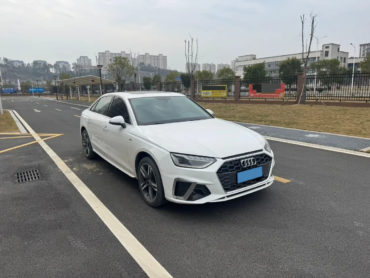 2022 Audi A4L 2.0T 190HP L4 7DCT,autocango,china used car exporter,china ev exporter,chinese used car exporter,chinese used ev exporter