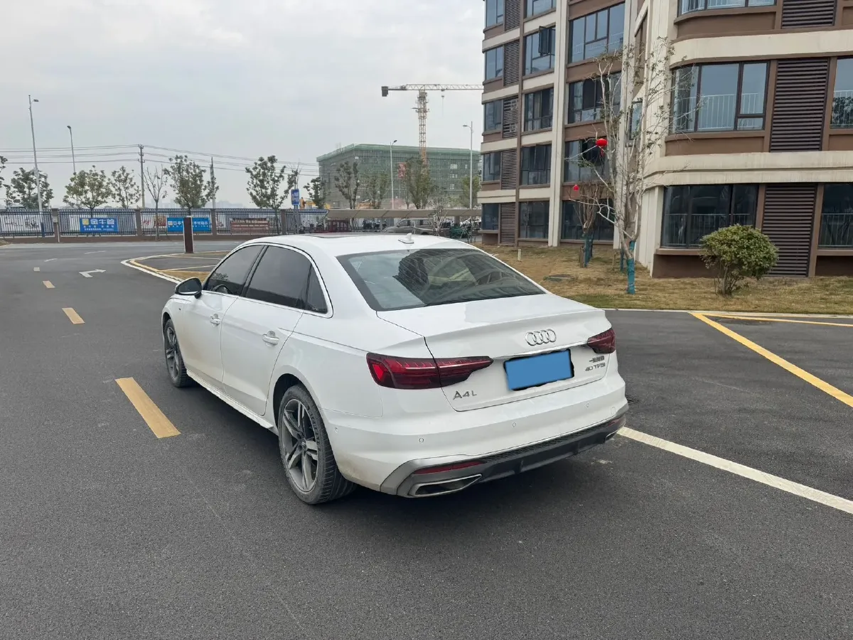 2022 Audi A4L 2.0T 190HP L4 7DCT,autocango,china used car exporter,china ev exporter,chinese used car exporter,chinese used ev exporter