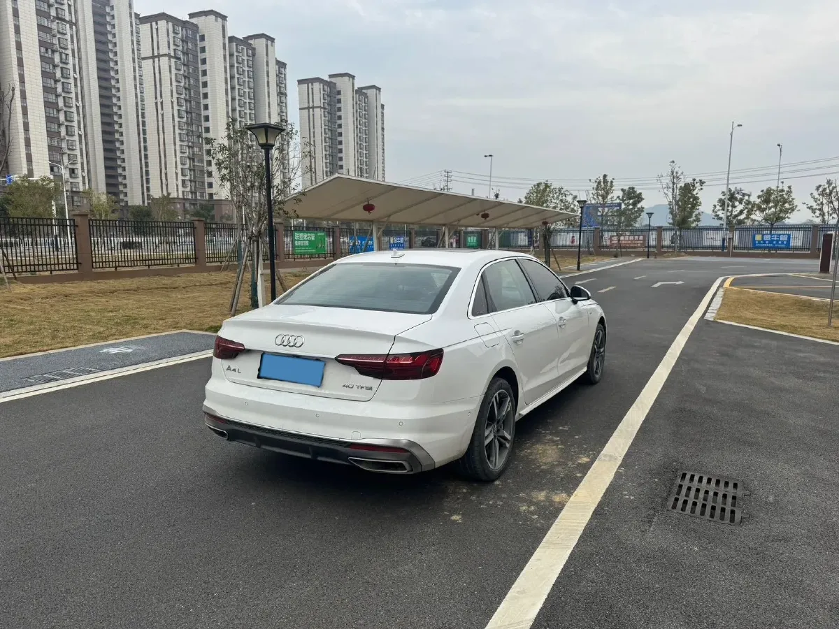 2022 Audi A4L 2.0T 190HP L4 7DCT,autocango,china used car exporter,china ev exporter,chinese used car exporter,chinese used ev exporter