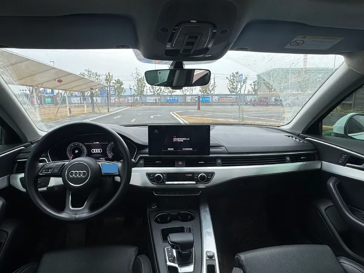 2022 Audi A4L 2.0T 190HP L4 7DCT,autocango,china used car exporter,china ev exporter,chinese used car exporter,chinese used ev exporter