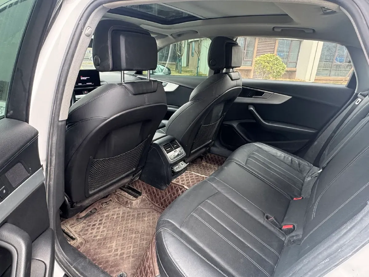 2022 Audi A4L 2.0T 190HP L4 7DCT,autocango,china used car exporter,china ev exporter,chinese used car exporter,chinese used ev exporter