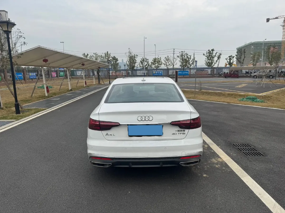 2022 Audi A4L 2.0T 190HP L4 7DCT,autocango,china used car exporter,china ev exporter,chinese used car exporter,chinese used ev exporter