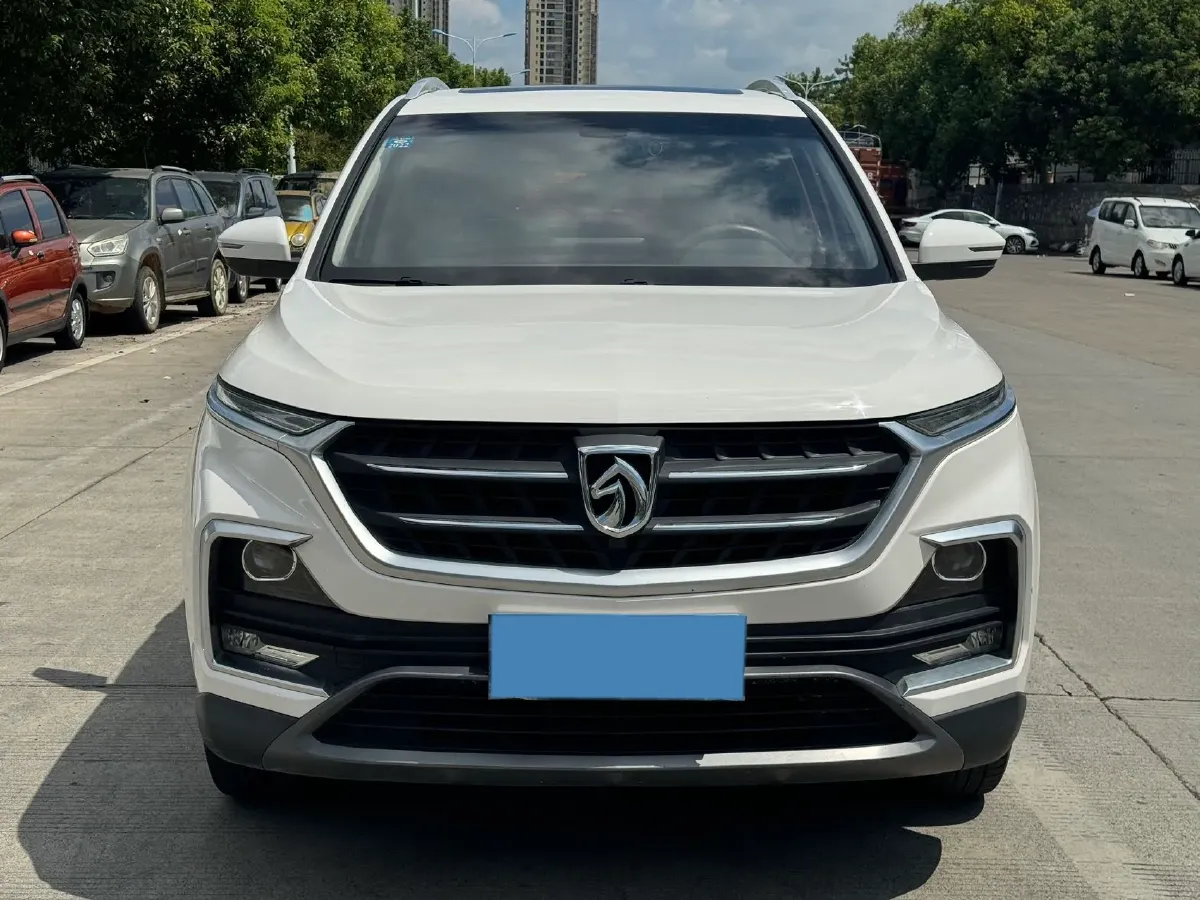 2018 BaoJun 530 1.5T 150HP L4 6MT,autocango,china used car exporter,china ev exporter,chinese used car exporter,chinese used ev exporter