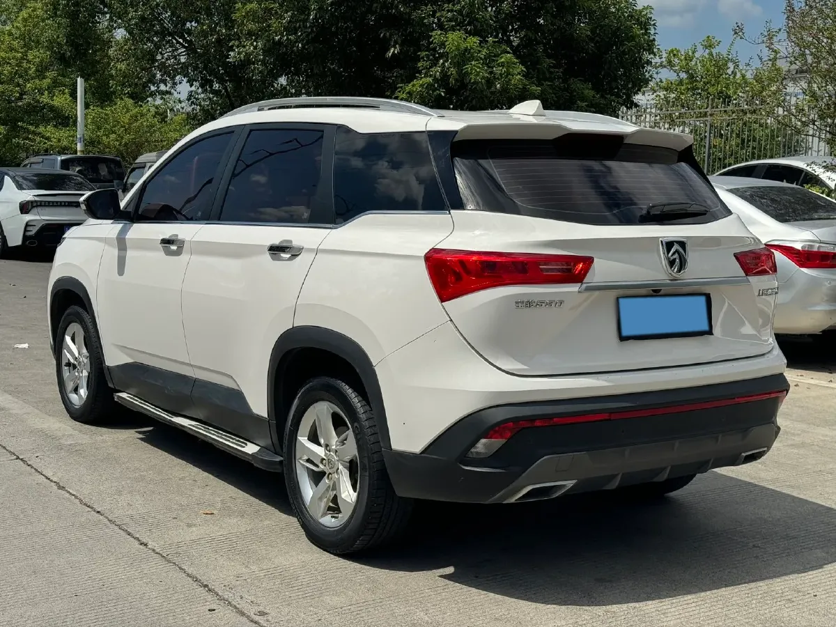 2018 BaoJun 530 1.5T 150HP L4 6MT,autocango,china used car exporter,china ev exporter,chinese used car exporter,chinese used ev exporter