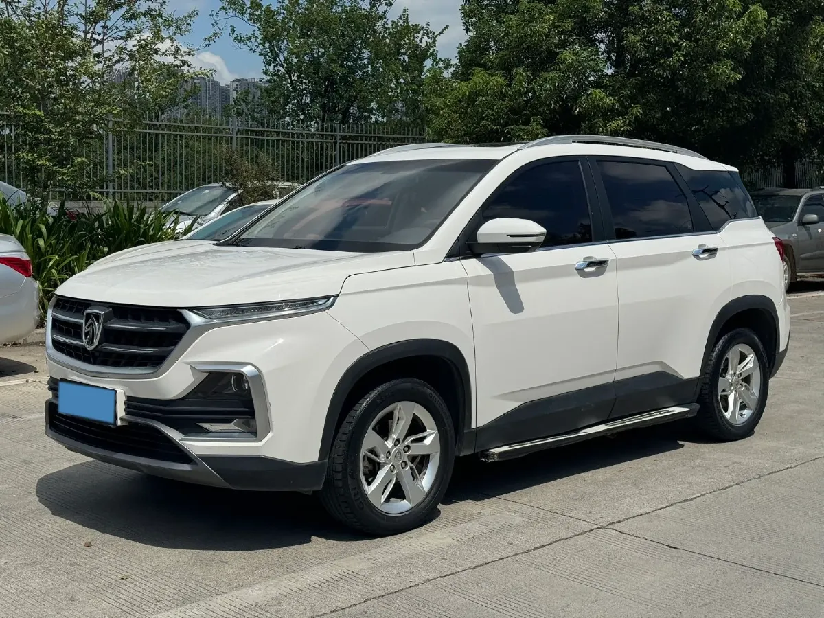 2018 BaoJun 530 1.5T 150HP L4 6MT,autocango,china used car exporter,china ev exporter,chinese used car exporter,chinese used ev exporter