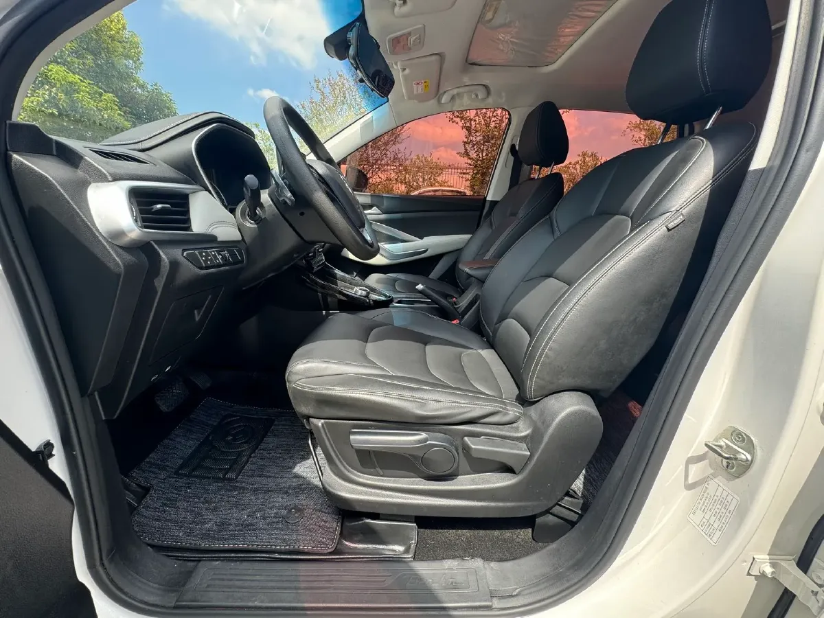 2018 BaoJun 530 1.5T 150HP L4 6MT,autocango,china used car exporter,china ev exporter,chinese used car exporter,chinese used ev exporter