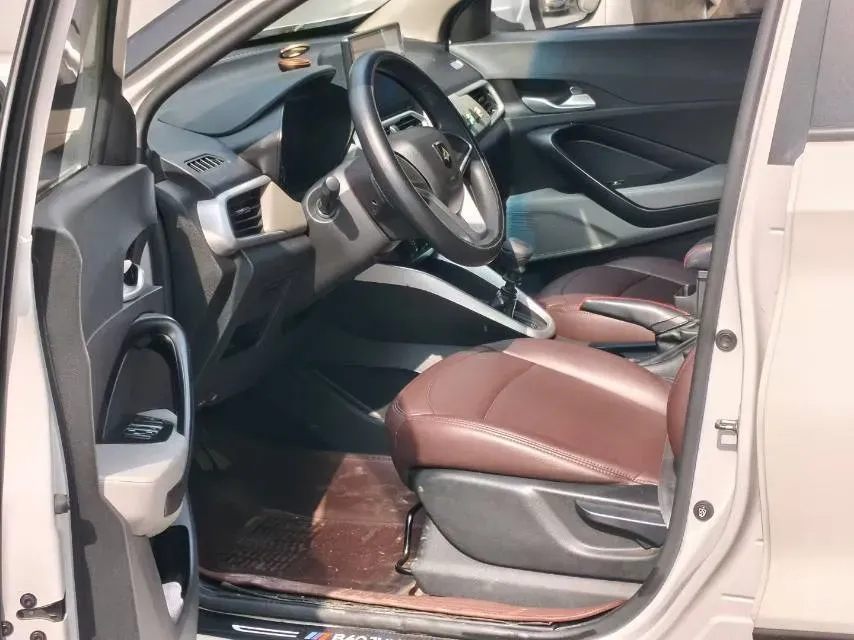 2021 BaoJun 510 1.5L 99HP L4 6MT,autocango,china used car exporter,china ev exporter,chinese used car exporter,chinese used ev exporter