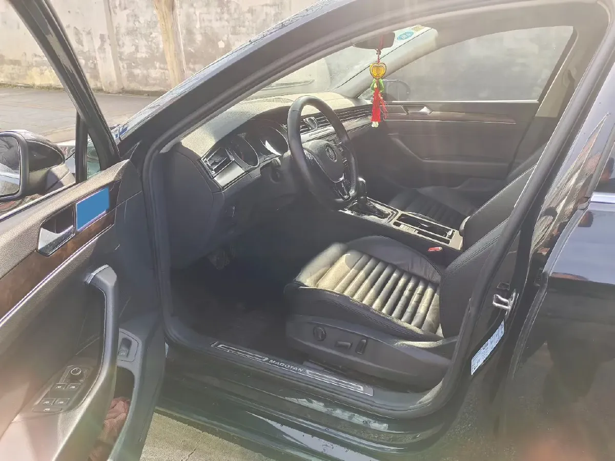 2018 Volkswagen Magotan 1.8T 180HP L4 7DCT,autocango,china used car exporter,china ev exporter,chinese used car exporter,chinese used ev exporter