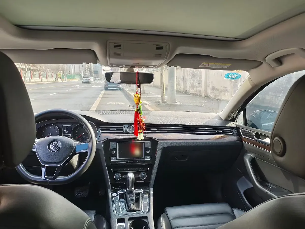 2018 Volkswagen Magotan 1.8T 180HP L4 7DCT,autocango,china used car exporter,china ev exporter,chinese used car exporter,chinese used ev exporter