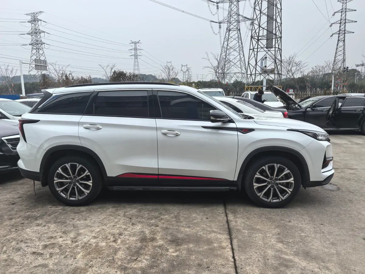 2022 ChangAn CS75 Plus 2.0T 233HP L4 8AT,autocango,china used car exporter,china ev exporter,chinese used car exporter,chinese used ev exporter