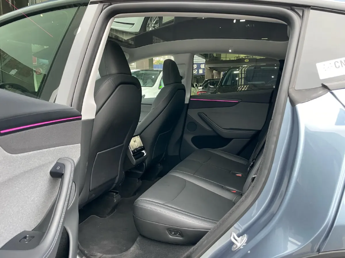 2025 Tesla Model Y BEV 62.5KWH,autocango,china used car exporter,china ev exporter,chinese used car exporter,chinese used ev exporter