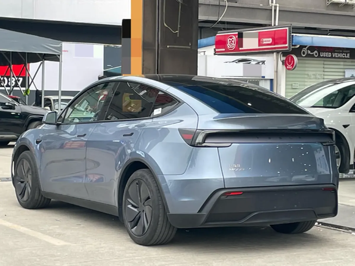2025 Tesla Model Y BEV 62.5KWH,autocango,china used car exporter,china ev exporter,chinese used car exporter,chinese used ev exporter