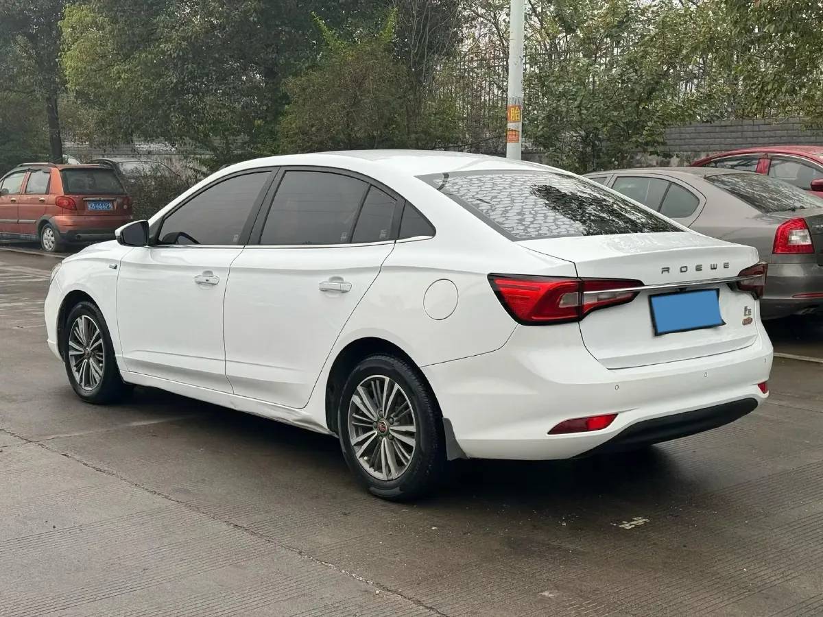 2019 Roewe i5 1.5L 120HP L4 5MT,autocango,china used car exporter,china ev exporter,chinese used car exporter,chinese used ev exporter