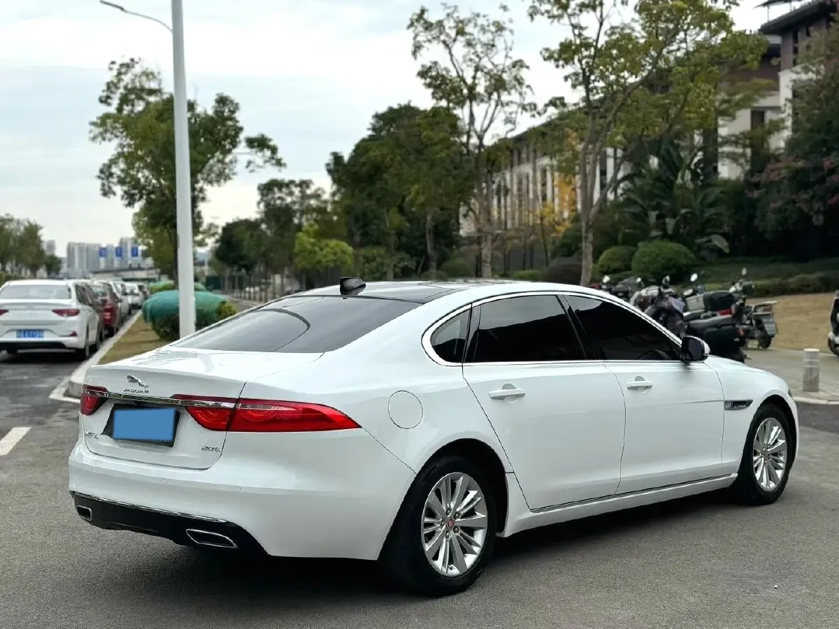 2020 Jaguar XFL 2.0T 200HP L4 8AT,autocango,china used car exporter,china ev exporter,chinese used car exporter,chinese used ev exporter