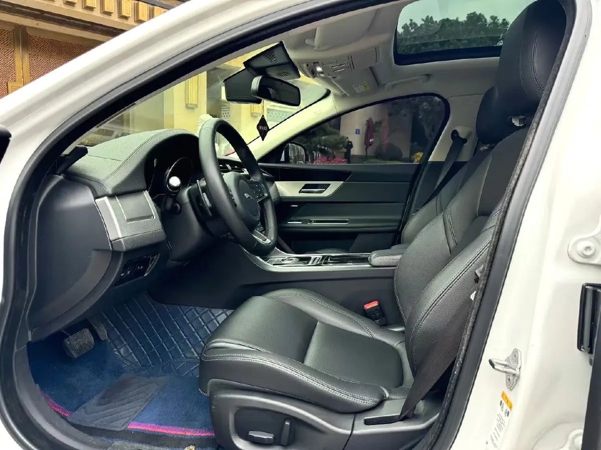 2020 Jaguar XFL 2.0T 200HP L4 8AT,autocango,china used car exporter,china ev exporter,chinese used car exporter,chinese used ev exporter