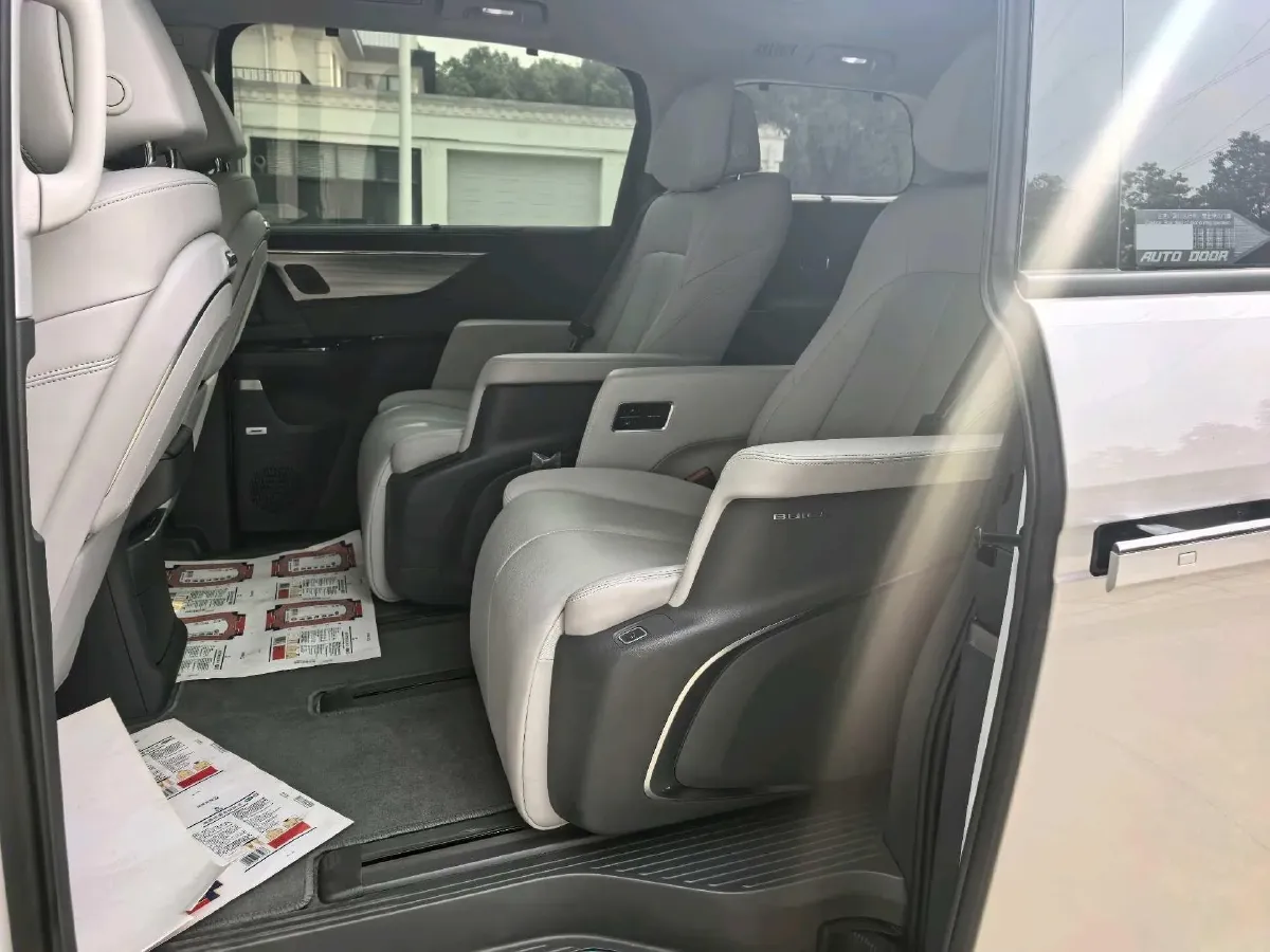 2025 Buick GL8 2.0T 237HP L4 9AT,autocango,china used car exporter,china ev exporter,chinese used car exporter,chinese used ev exporter