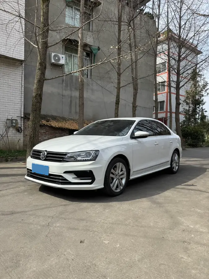 2018 Volkswagen Sagitar 1.4T 150HP L4 7DCT