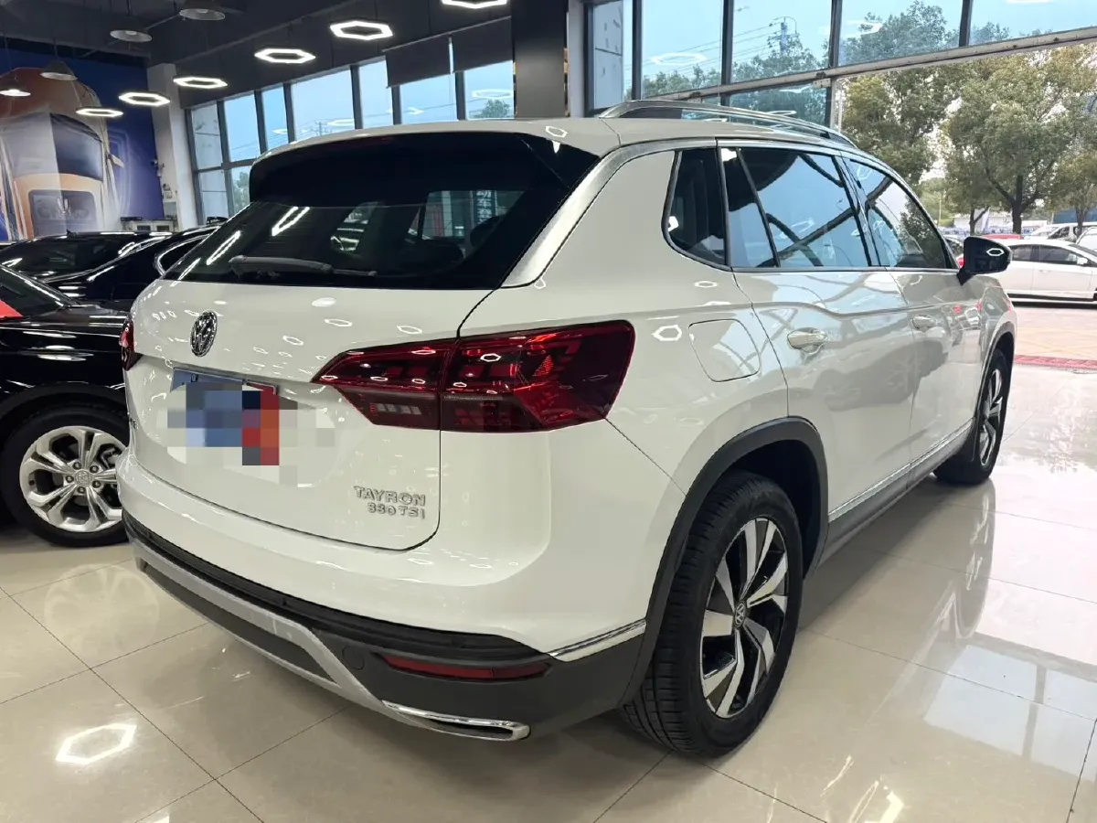 2019 Jeep Cherokee 2.0T 234HP L4 9AT,autocango,china used car exporter,china ev exporter,chinese used car exporter,chinese used ev exporter