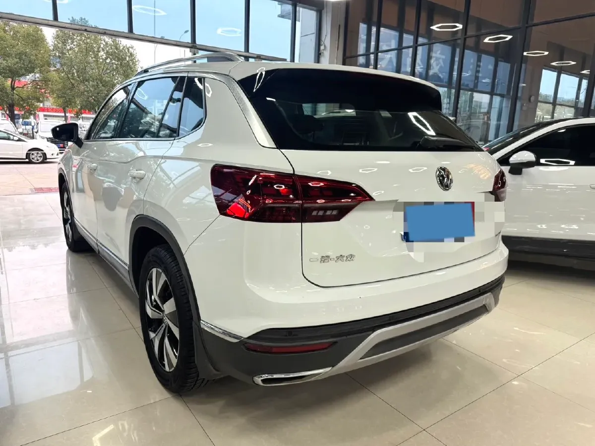 2019 Jeep Cherokee 2.0T 234HP L4 9AT,autocango,china used car exporter,china ev exporter,chinese used car exporter,chinese used ev exporter