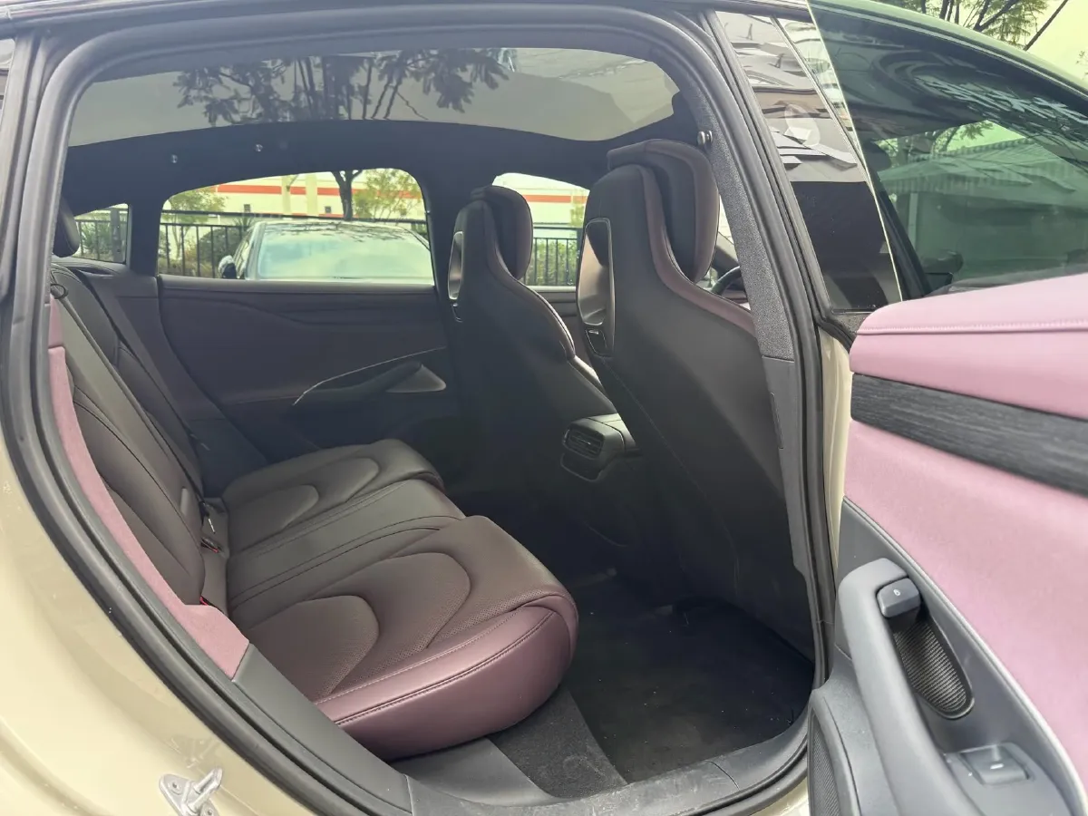 2024 MI SU7 BEV 73.6KWH,autocango,china used car exporter,china ev exporter,chinese used car exporter,chinese used ev exporter