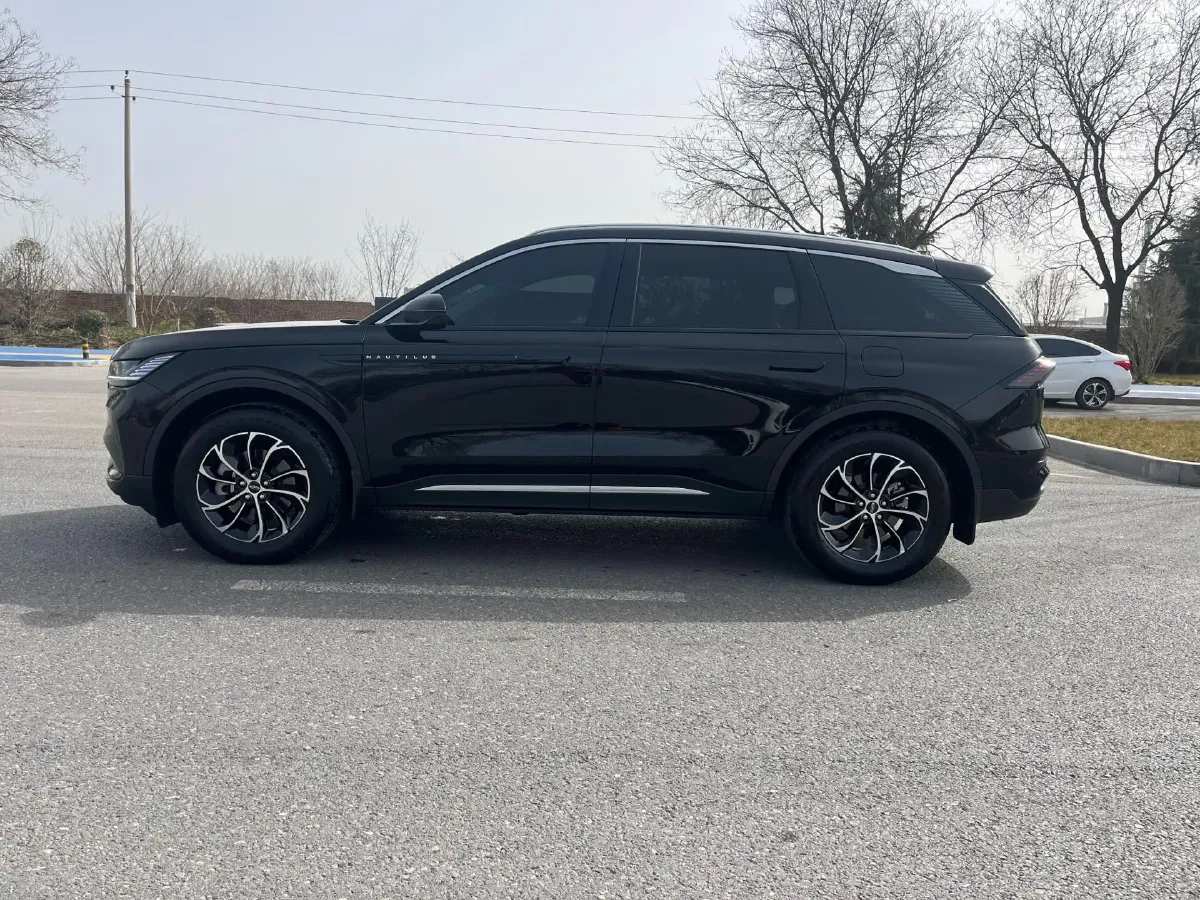 2025 Lincoln Nautilus 2.0T 261HP L4 8AT,autocango,china used car exporter,china ev exporter,chinese used car exporter,chinese used ev exporter