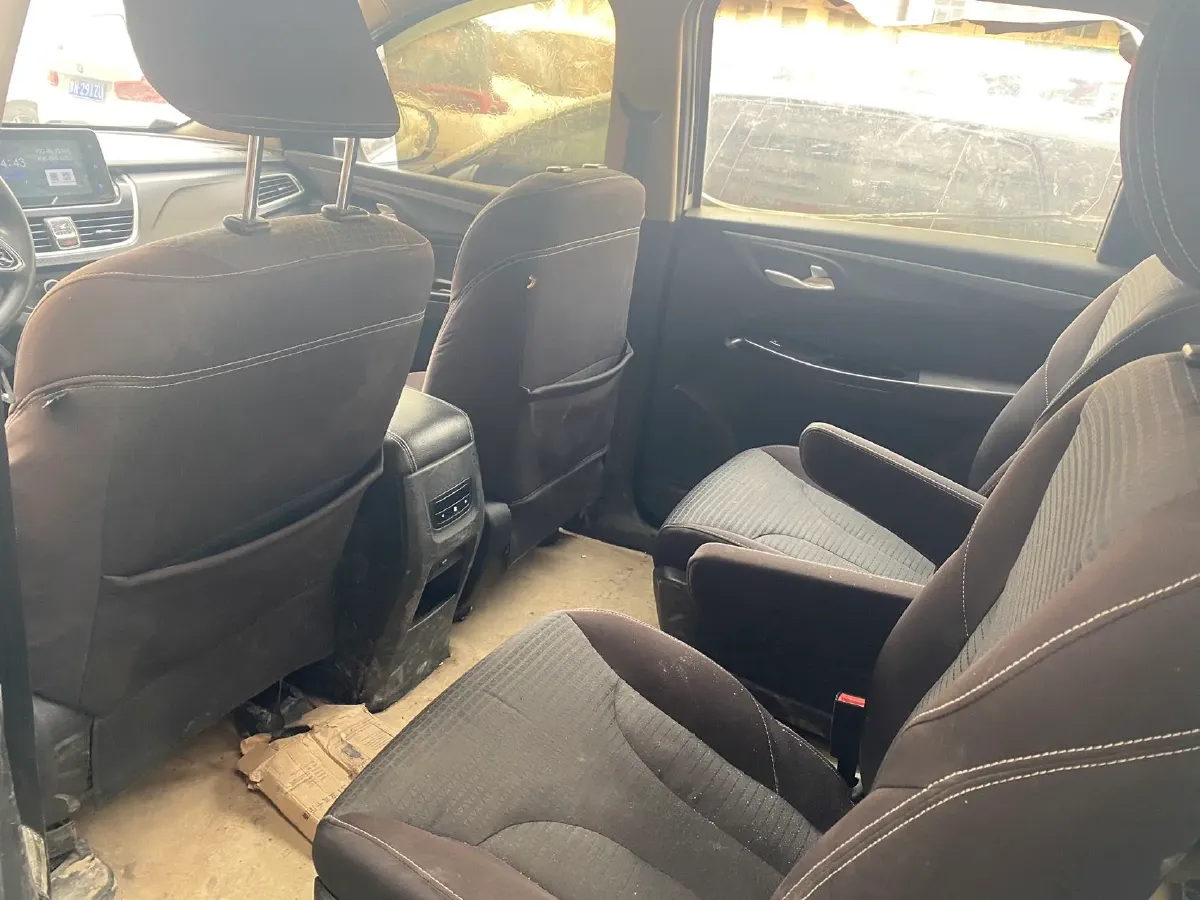 2019 BaoJun 730 1.5L 105HP L4 6MT,autocango,china used car exporter,china ev exporter,chinese used car exporter,chinese used ev exporter