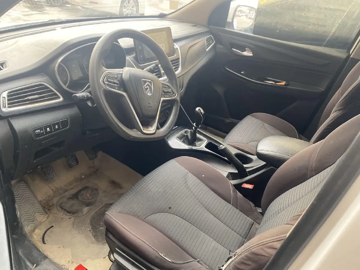 2019 BaoJun 730 1.5L 105HP L4 6MT,autocango,china used car exporter,china ev exporter,chinese used car exporter,chinese used ev exporter