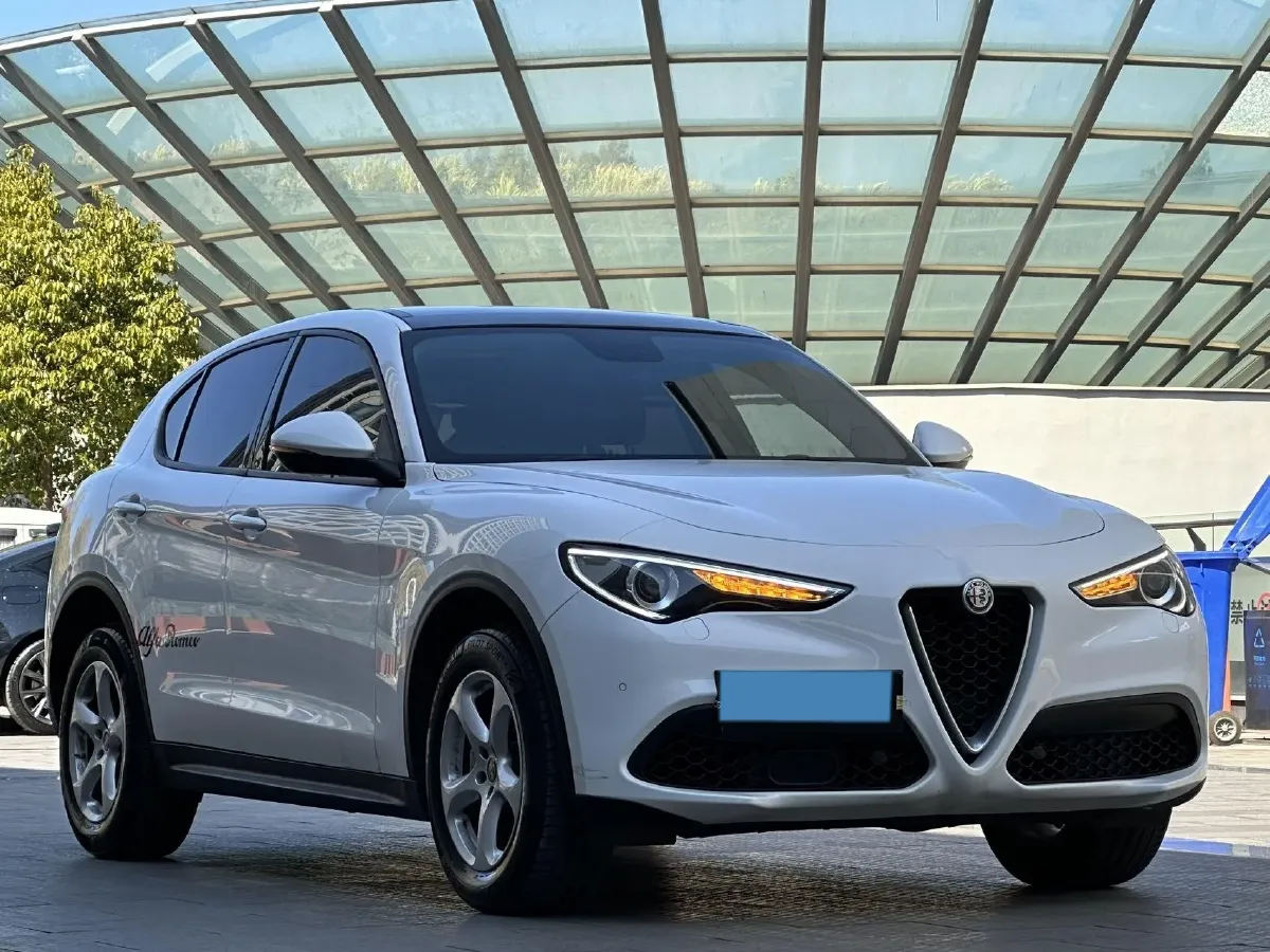 2017 Jaguar XE 2.0T 240HP L4 8AT,autocango,china used car exporter,china ev exporter,chinese used car exporter,chinese used ev exporter