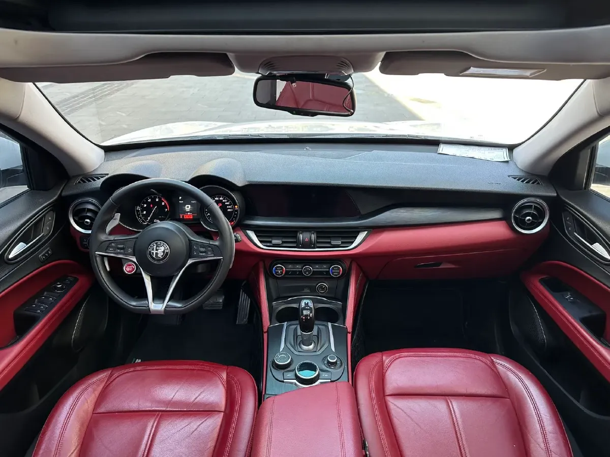 2017 Jaguar XE 2.0T 240HP L4 8AT,autocango,china used car exporter,china ev exporter,chinese used car exporter,chinese used ev exporter