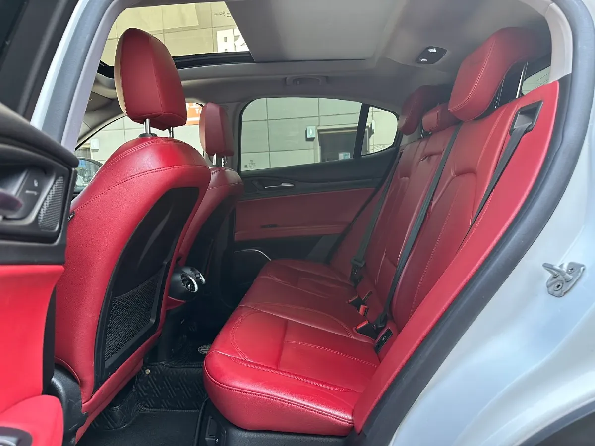 2017 Jaguar XE 2.0T 240HP L4 8AT,autocango,china used car exporter,china ev exporter,chinese used car exporter,chinese used ev exporter