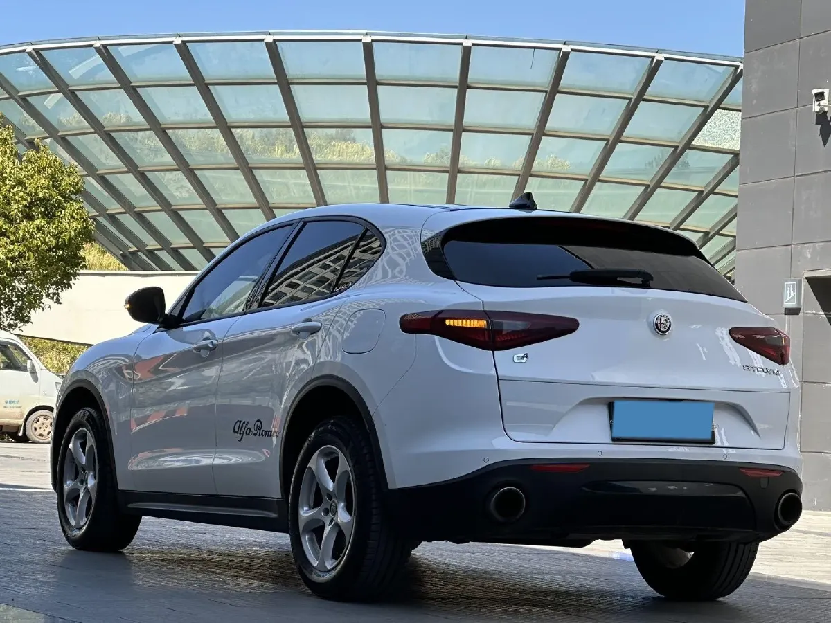 2017 Jaguar XE 2.0T 240HP L4 8AT,autocango,china used car exporter,china ev exporter,chinese used car exporter,chinese used ev exporter