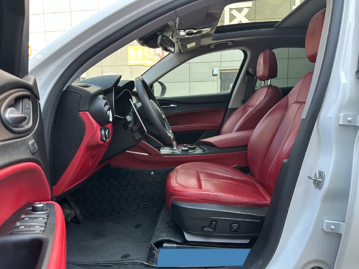 2017 Jaguar XE 2.0T 240HP L4 8AT,autocango,china used car exporter,china ev exporter,chinese used car exporter,chinese used ev exporter