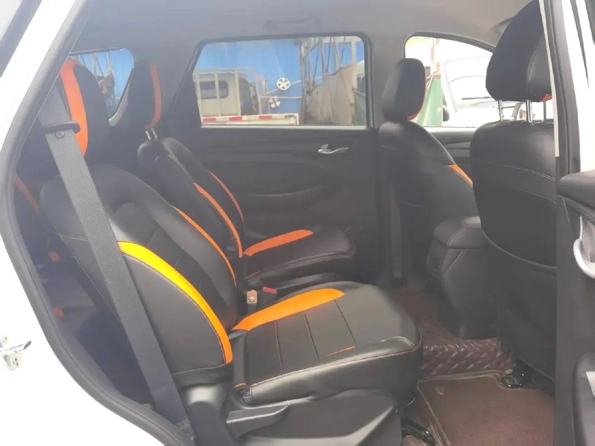 2019 WuLing HongGuang S3 1.5L 99HP L4 6MT,autocango,china used car exporter,china ev exporter,chinese used car exporter,chinese used ev exporter