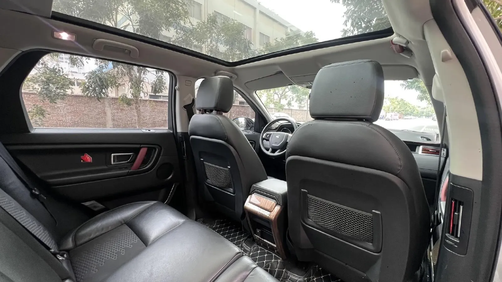 2017 Land Rover Discovery Sport 2.0T 241HP L4 9AT,autocango,china used car exporter,china ev exporter,chinese used car exporter,chinese used ev exporter