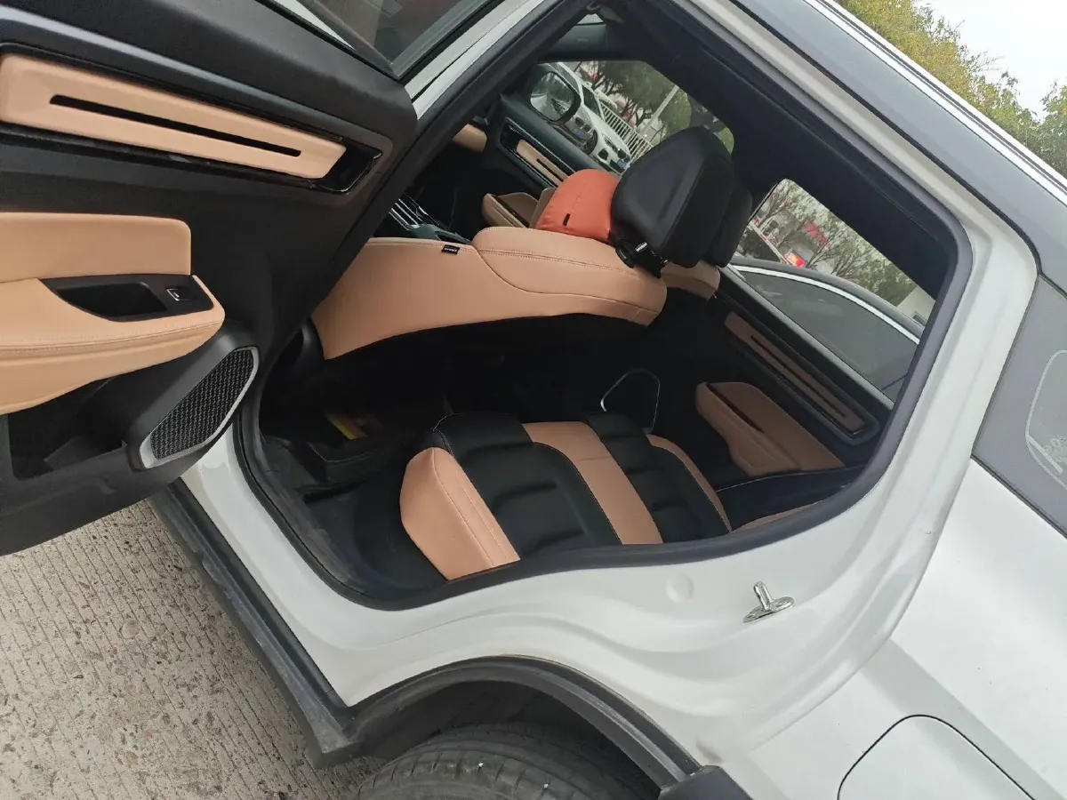 2023 Geely ICON 1.5T 181HP L4 7DCT,autocango,china used car exporter,china ev exporter,chinese used car exporter,chinese used ev exporter