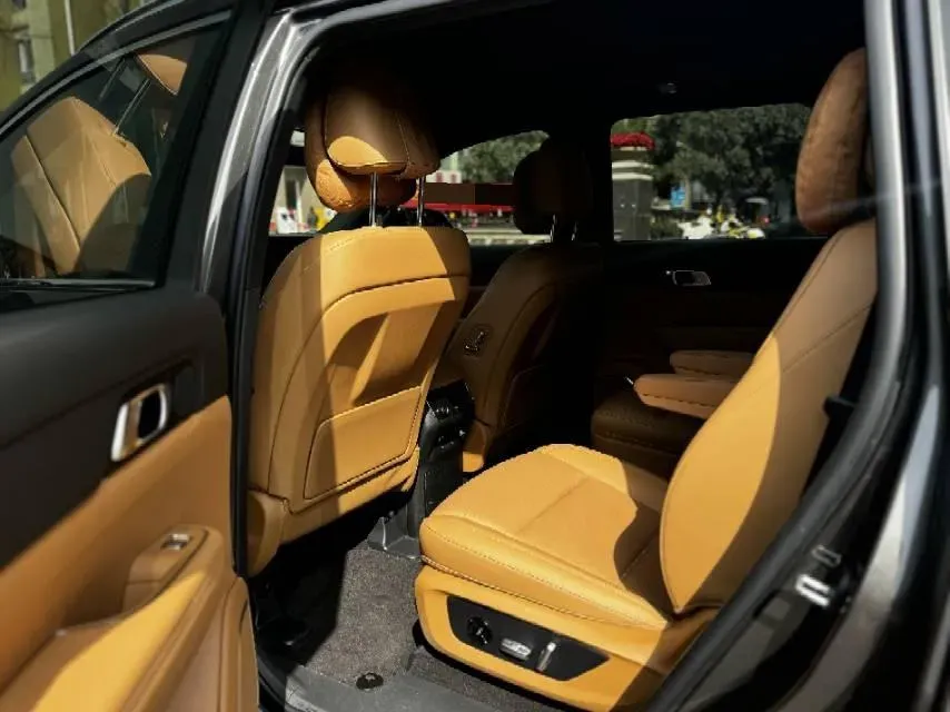 2021 Li ONE Range Extended 131HP REEV 40.5KWH,autocango,china used car exporter,china ev exporter,chinese used car exporter,chinese used ev exporter