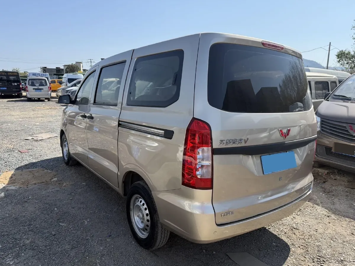 2019 WuLing HongGuang V 1.5L 99HP L4 6MT,autocango,china used car exporter,china ev exporter,chinese used car exporter,chinese used ev exporter