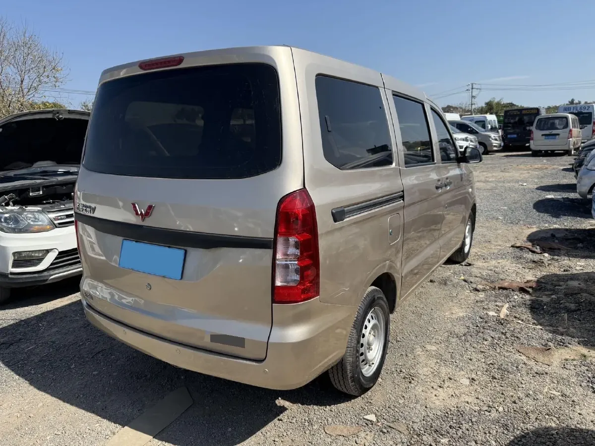 2019 WuLing HongGuang V 1.5L 99HP L4 6MT,autocango,china used car exporter,china ev exporter,chinese used car exporter,chinese used ev exporter