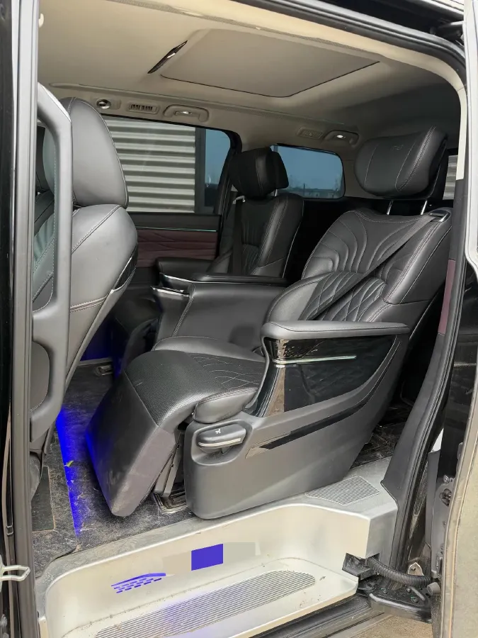 2024 GAC Trumpchi M8 2.0T 252HP L4 8AT,autocango,china used car exporter,china ev exporter,chinese used car exporter,chinese used ev exporter