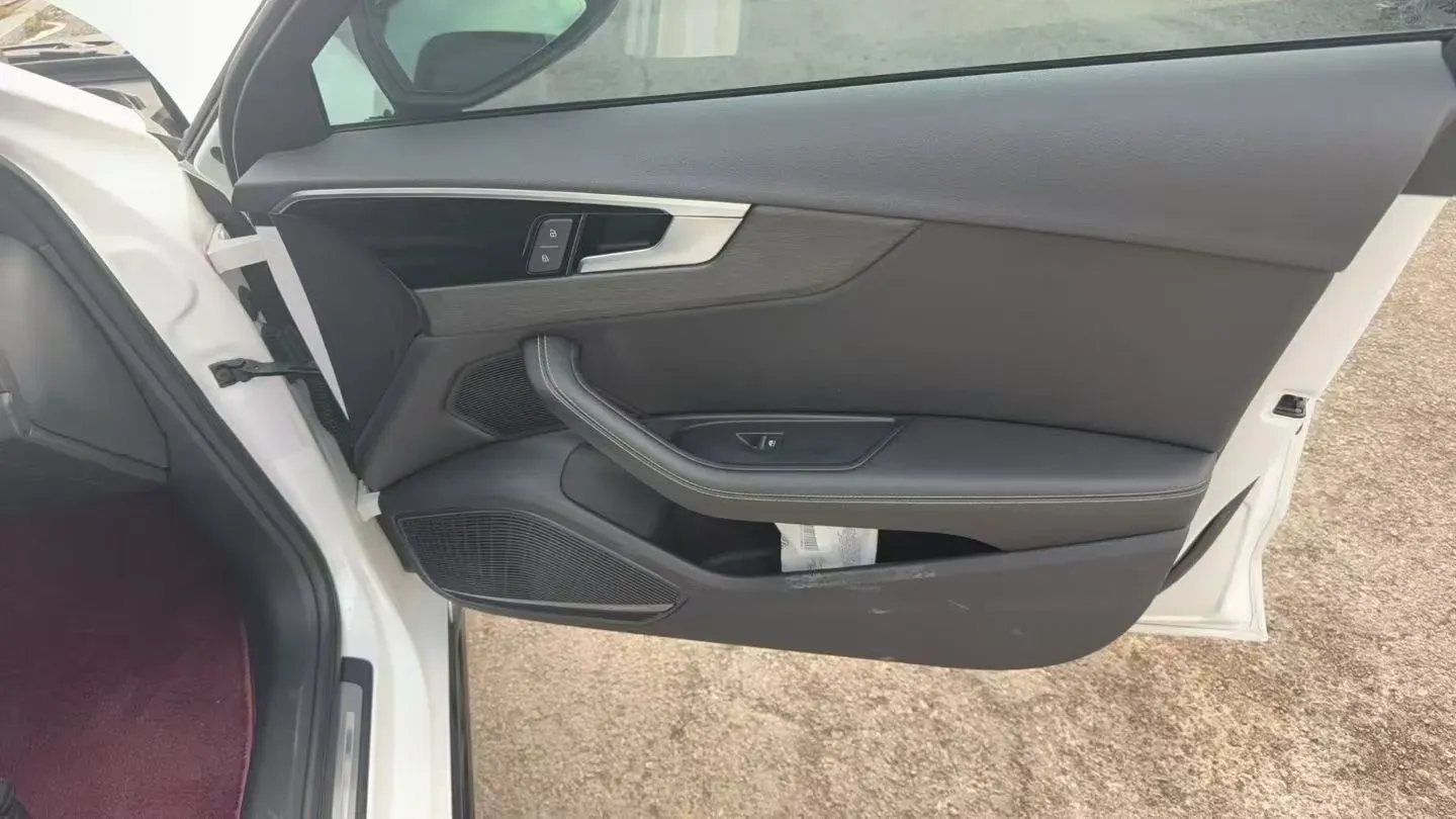 2023 Audi A4L 2.0T 190HP L4 7DCT,autocango,china used car exporter,china ev exporter,chinese used car exporter,chinese used ev exporter