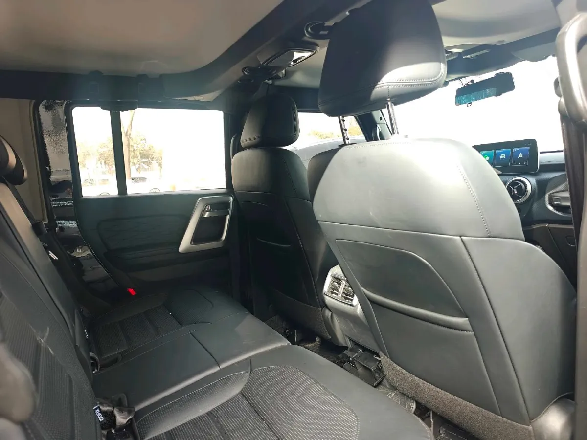 2024 Beijing BJ40 2.0T 224HP L4 8AT,autocango,china used car exporter,china ev exporter,chinese used car exporter,chinese used ev exporter