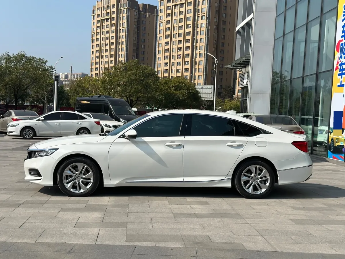 2021 Toyota Camry 2.0L 178HP L4 CVT,autocango,china used car exporter,china ev exporter,chinese used car exporter,chinese used ev exporter